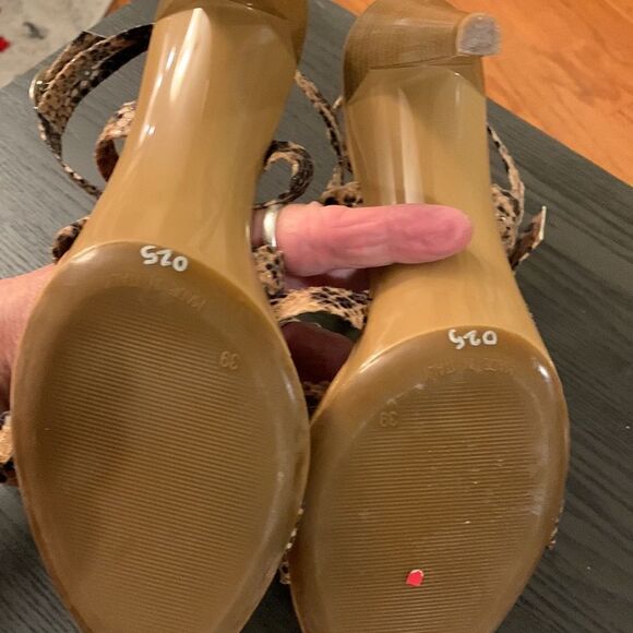 Italian shoemakers size 8 heels reptile print detail.  NWOT - Picture 6 of 9